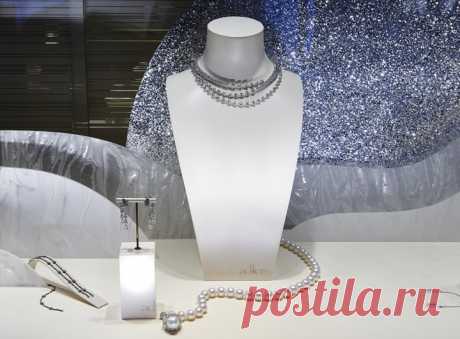 Adler christmas windows by Scénographe etc., Gstaad – Switzerland » Retail Design Blog