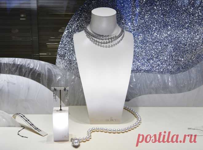 Adler christmas windows by Scénographe etc., Gstaad – Switzerland » Retail Design Blog