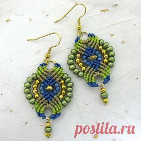 (11) Micromacrame beaded earrings in greens and blue | Зеленый, Сережки и Синий