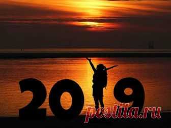 Гороскоп на 2019 год по Знакам Зодиака 2019 год Земляной Свиньи обещает быть довольно противоречивым во всех сферах жизни. Советы астрологов помогут вам правильно спланировать дела на ближайшие 12 месяцев.