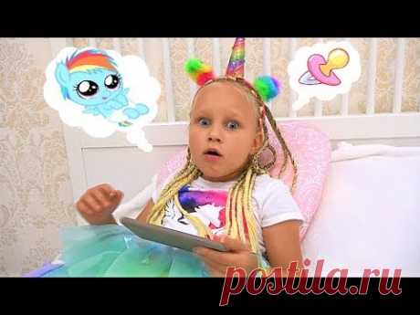 Сюрприз ПОД ДВЕРЬЮ для Алисы или Pony baby wants to play and eat !