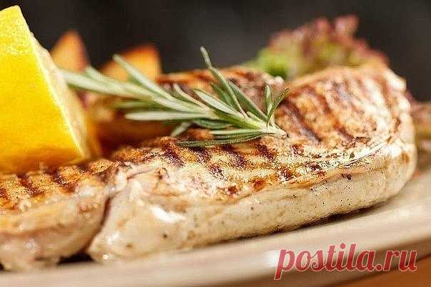 Как приготовить сочный стейк из куриной грудки - рецепт, ингредиенты и фотографии