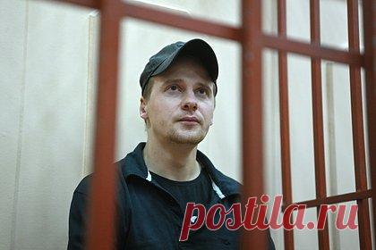 Правоохранитель рассказал о ходе следствия по делу о покушении на Прилепина. Следователь в Басманном районном суде рассказал, что заказчиков покушения на Захара Прилепина пока не удалось установить. Кроме того, установить в полном объеме орудие преступления также не получилось. Этим правоохранитель обосновал необходимость закрытия процесса от публики. Тогда судья приняла его доводы.