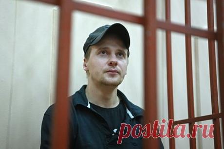 Правоохранитель рассказал о ходе следствия по делу о покушении на Прилепина. Следователь в Басманном районном суде рассказал, что заказчиков покушения на Захара Прилепина пока не удалось установить. Кроме того, установить в полном объеме орудие преступления также не получилось. Этим правоохранитель обосновал необходимость закрытия процесса от публики. Тогда судья приняла его доводы.