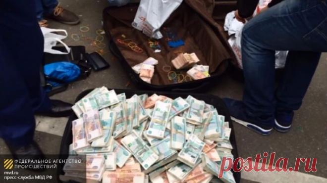 Две сотрудницы банка похитили около 2,5 млн рублей в Хабаровском крае | Федеральное агентство происшествий