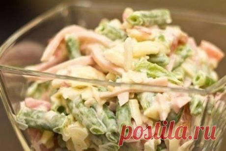 Салат с ветчиной и стручковой фасолью. Всегда съедается первым