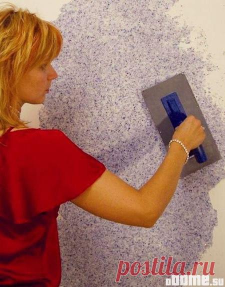 "Жидкие обои" своими руками Отличное строительное решение, которое вы можете применить у себя дома, делая ремонт своими руками. Берем 40 листов бумаги, у меня черновики. Автор для удобства нарезал, но можно и целые. Всё - в ведро, и заливаем 1,25 л воды (бутылка из-под Аква Минерале). Оставляем кваситься (автор на час оставлял, можно и больше). Все перемалываем насадкой и дрелью. Добавляем коллер, 2 крышечки (можно и не зеленый) Добавляем 40 ложечек, из-под детского питания, гипса.…