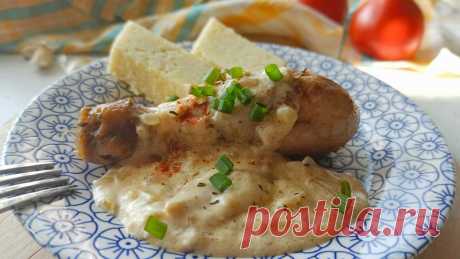 Готовлю по алфавиту. Гедлибже. Нежнейшая курица в соусе по-черкесски
Гедлибже, или джедлибже — одно из старейших блюд черкесской кухни. Оно и по сей день очень популярно в Кабардино-Балкарии, а также в Адыгее, где я сейчас живу. Местные хозяюшки томят курицу в сметанном соусе (шипс) и специях. Получается очень вкусное, тающее во рту мясо. Продолжая свой флешмоб “Еда по алфавиту”, я приготовила гедлибже, а также […]
Читай дальше на сайте. Жми подробнее ➡