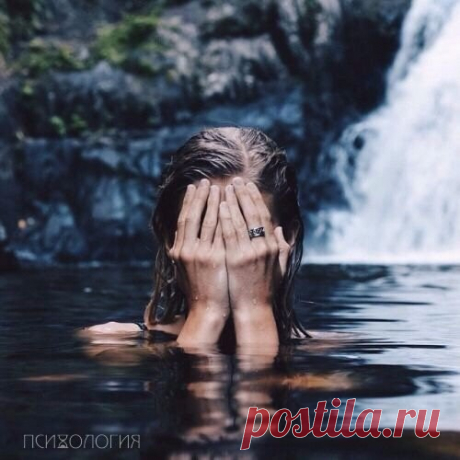 ОБИДА - ПОКАЗАТЕЛЬ ВАШЕЙ ЛИЧНОЙ НЕЗРЕЛОСТИ

Обида – это бич всех женщин, особенно остро она проявляется в отношениях с мужчиной. Женщина обижается на поведение мужа (своего мужчины), на его поступки, слова, когда у нее плохое настроение, пытаясь наказать его своей отчужденностью и молчанием. 

У многих это работает. Мужчина не выдерживает психического напряжения созданного женщиной и подходит мириться, дарит подарки и прочее. Не потому что ему хочется приятное ей сделать, ...