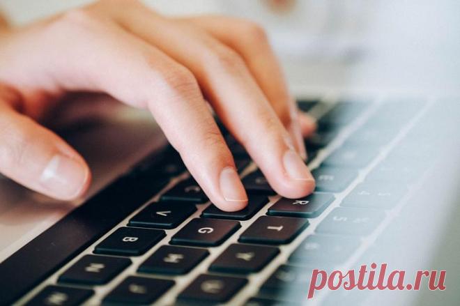 Как почистить клавиатуру в домашних условиях Современный человек проводит за компьютером огромное количество времени. Соцсети, вебсерфинг, компьютерные игры, просмотр фильмов - все эти занятия не только отнимают у нас много часов, но и способств...