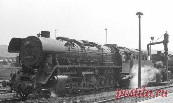 «Kriegslok» - трофей, который достался в 1943г. советским машинистам Шёл 1941 год. Фашистская Германия под руководством Гитлера решается на самый дерзкий шаг — развернуть войну на Восточном фронте. Немецкие войска вероломно и без предупреждения о начале войны вторгаются 22 июня на территорию СССР.