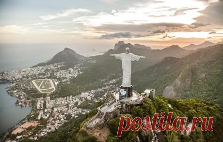 Интересные факты о Бразилии Официальное название страны Бразилии — Федеративная Республика Бразилия. Бразилия — самая большая страна в Южной Америке и единственная португалоязычная страна в Америке.