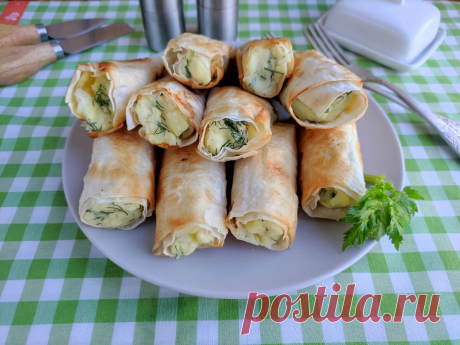 Картофельные трубочки из лаваша - аппетитная и сытная закуска Вкуснейшие трубочки из лаваша с начинкой из картофеля можно приготовить к ужину, на завтрак или в случае нежданных гостей.