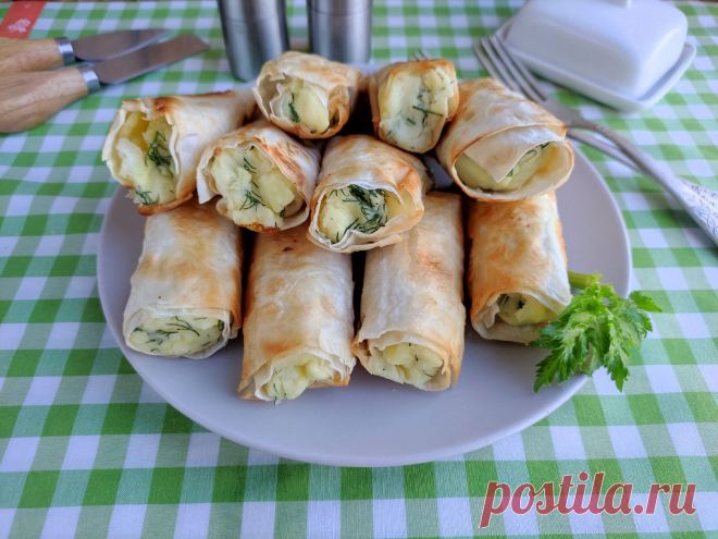 Картофельные трубочки из лаваша - аппетитная и сытная закуска Вкуснейшие трубочки из лаваша с начинкой из картофеля можно приготовить к ужину, на завтрак или в случае нежданных гостей.