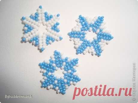 Снежинки из бисера