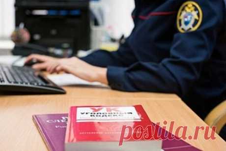 Россиянина осудят за избиение маленькой дочери до кровоподтеков за непослушание. В Архангельской области суд рассмотрит дело 32-летнего местного жителя об истязании шестилетней дочери. С августа 2021 по август 2022 года пьяный фигурант бил свою дочь, если та не слушалась его. Отмечается, что на голове девочки заметили кровоподтеки. После чего было возбуждено дело.