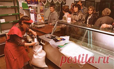 Некоторые считают виновным в дефолте 90-х Сергея Кириенко, объявившего о нём. Но он – не более, чем гонец, принесший плохую весть. Заглянем же в машинное отделение и поймём, как сработал механизм, приведший к дефолту.