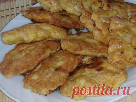 Куриные котлетки с плавленными сырками
Филе куриное -300 г.
Сырок(дружба)-1 шт.
Яйцо-1 шт.
Чеснок-2 зубч.
Майонез-2 стол.л.
Мука-1 стол.л.
Специи.
1.Филе нарезать небольшими кусочками+сыр(натереть)+яйцо+мука,специи+изм. чеснок.Хорошо перемешать.
2.Сковородку нагреть,обжарить с 2-х сторон.
Приятного аппетита!