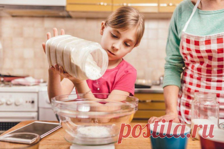 Таблица мер и весов продуктов Театр начинается с вешалки, а приготовление нового блюда с перечня ингредиентов, количество которых в одних рецептах указано в ложках и стаканах, а в других — в граммах и миллилитрах, которые нужно еще чем-то измерить.