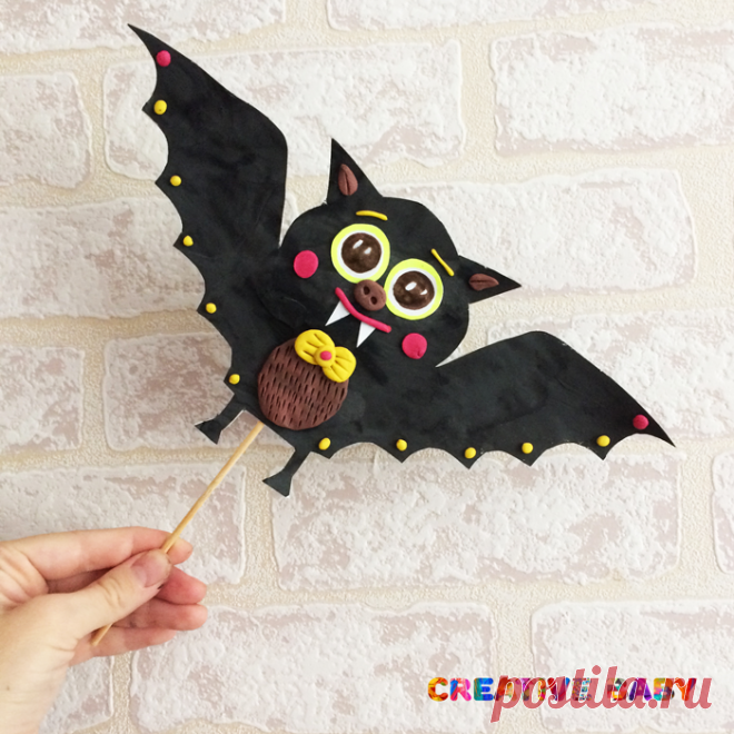 Летучая мышь на шпажке Не поймёшь – зверёк иль птица.Ночью с ней не заблудиться –Видит всё вокруг ушами!Мышь, но сыр не ест с мышами.Летучая мышь Наступает время делать СТРАШНЫЕ