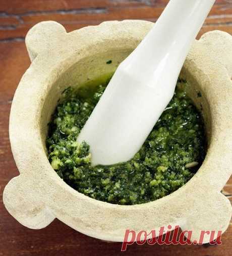 Песто из петрушки, грецких орехов и семян льна