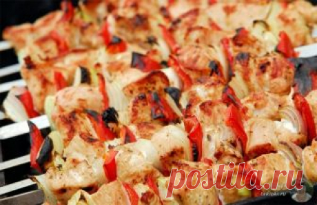 Как мариновать лук для шашлыка - вкусные рецепты с уксусом и укропом или с лимоном для тех, кто любит без уксуса Мясо на мангале принято кушать с луком. А вы знаете, как мариновать лук для шашлыка из свинины? Есть несколько рецептов, как сделать это быстро и вкусно: с уксусом и укропом, по-кавказски, с лимоном - для тех, кто предпочитает без уксуса, можно использовать красный лук. Как приготовить - дело вкуса, а сколько времени мариновать - читайте в статье.