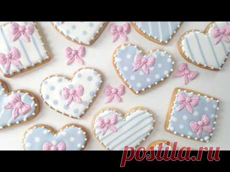How To Make Royal Icing Bows!