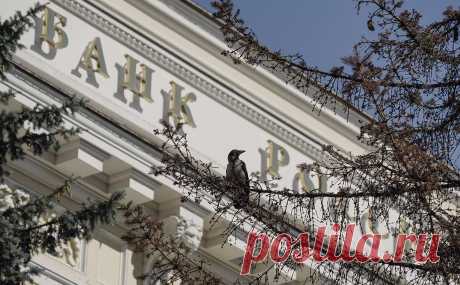 Платежный баланс России впервые почти за три года ушел в минус. В июне 2023 года платежный баланс России ушел в отрицательную зону, сообщил ЦБ. Дефицит счета текущих операций составил $1,4 млрд. Регулятор объяснил это объявлением дивидендов российскими компаниями и сжатием экспорта