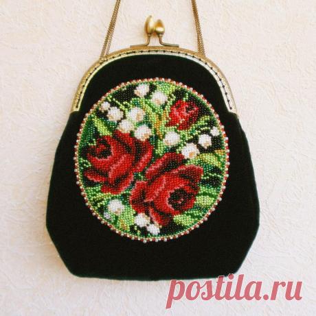 biser.info_86587_sumochka-vechern-aja-barkhatnaja-sumochka-s-fermuarom-bisernyj-buket_1395899597.jpg (1598×1600)