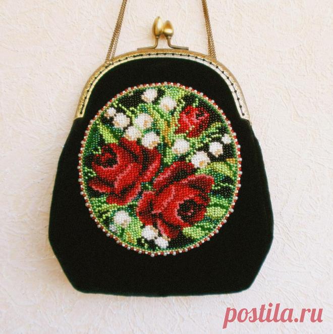 biser.info_86587_sumochka-vechern-aja-barkhatnaja-sumochka-s-fermuarom-bisernyj-buket_1395899597.jpg (1598×1600)