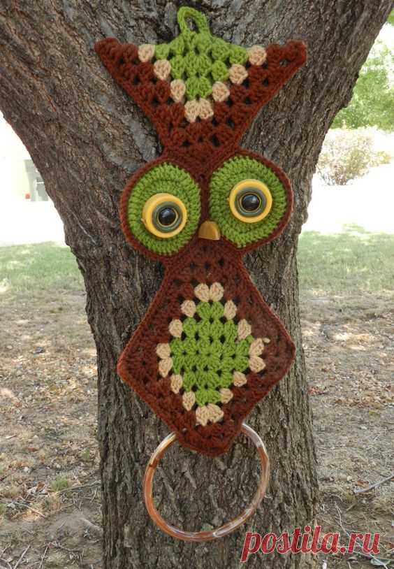 Vintage Owl Wall Hanging, Fall, Bakelite Eyes, Towel Ring Holder, 1970s Crocheted Owl, Macrame