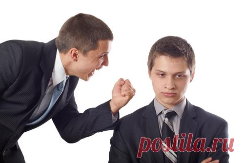 7 способов правильно ответить на оскорбление 










Отвечать на обидные слова со стороны друзей, незнакомцев и руководства можно (и нужно) по-разному. Лайфхакер собрал несколько стратегий, которые позволят вам не ударить в грязь лицом и прес…