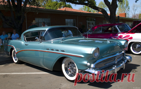 1957 Buick Roadmaster 75 HT - Jade Green Poly - fvr 2