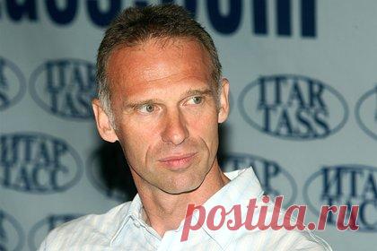 Гашек оценил удаление чешским игроком НХЛ фото с Овечкиным. Олимпийский чемпион, двукратный обладатель Кубка Стэнли Доминик Гашек оценил удаление чешским нападающим клуба Национальной хоккейной лиги (НХЛ) «Бостон Брюинс» Давидом Пастрняком фотографии с российским капитаном «Вашингтон Кэпиталс» Александром Овечкиным. Гашек посчитал, что Пастрняку нужно объяснить свой поступок.