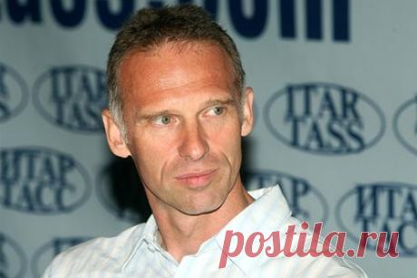 Гашек оценил удаление чешским игроком НХЛ фото с Овечкиным. Олимпийский чемпион, двукратный обладатель Кубка Стэнли Доминик Гашек оценил удаление чешским нападающим клуба Национальной хоккейной лиги (НХЛ) «Бостон Брюинс» Давидом Пастрняком фотографии с российским капитаном «Вашингтон Кэпиталс» Александром Овечкиным. Гашек посчитал, что Пастрняку нужно объяснить свой поступок.