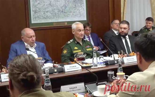 Белоусов встретился с военными корреспондентами. В среду, 13 августа, министр обороны России Андрей Белоусов провел встречу с военными корреспондентами, сообщило Минобороны.