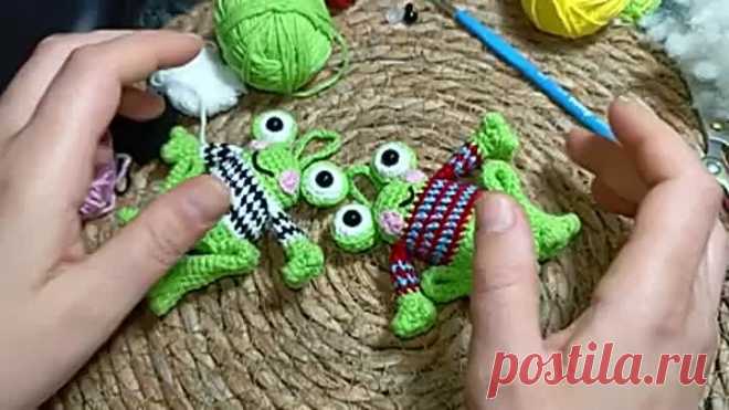 Вязаная жабка крючкомБрелок амигурумимастер-класс жабка крючкомtutorial amigurumi мастеркласс.mp4