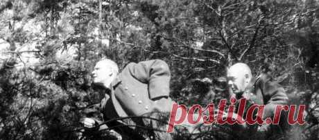 Командующий 1-м Украинским фронтом маршал И.С. Конев и командующ / История цивилизаций!