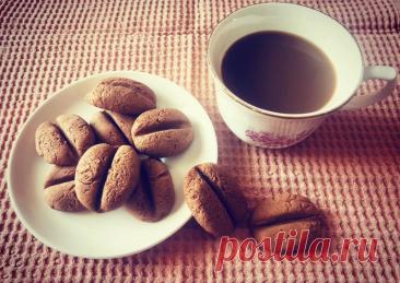 ​Печенье «Кофейные зерна» Ингредиенты:
4 ст. л. молока5 ст. л. растворимого кофе200 г сливочного масла200 мл сливок (30%)250 г сахара3 ст. л. какао650 г мукиПриготовление: 
Кофе растворяем в горячем молоке. После добавляем масло, сахар, сливки, какао. Все взбиваем.Затем добавляем муку и вымешиваем тесто.Из...