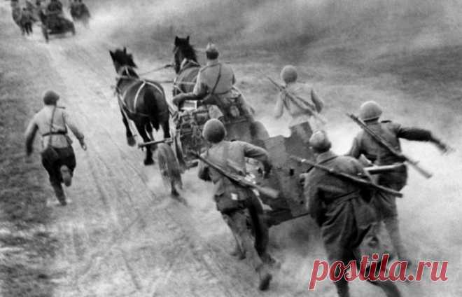 Утром 27 января 1945 года советская 4-я ударная армия под командованием генерал-лейтенанта Петра Малышева начала штурм города. Среди штурмовавших город соединений была 16-я литовская стрелковая дивизия под командованием Адольфаса Урбшаса. 28 января советские войска полностью освободили Клайпеду от немецких оккупантов...После окончания войны по решению Потсдамской конференции Клайпеда вошла в состав Литовской ССР.  | ТАСС: Общество - Освобождение Клайпеды