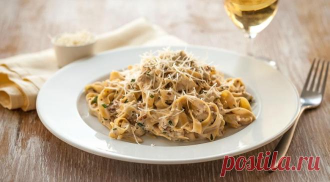 Паста в сливочном соусе — ПУТЕШЕСТВУЙ ПО САЙТУ. Паста  сливочном соусе… Произнесите эту фразу, и вы сразу же почувствуете нешуточный аппетит, а также непреодолимое желание бежать на кухню, чтобы воплотить идею в жизнь. Тем более, что сделать такую пасту можно легко и очень быстро: с подготовкой всех немногочисленных ингредиентов процесс займет не более 30 минут. Главная же «фишка» […]