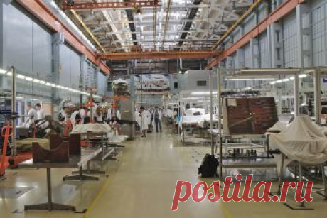 Первый летный ПД-14 почти готов. И нам его показали!
© Роман Ковригин
ПД-14 под порядковым номером 13 возвышается как статуя на постаменте, а чуть поодаль в процессе сборки двигатель с номером 14 — первый российский двигатель, который станет под крыл…