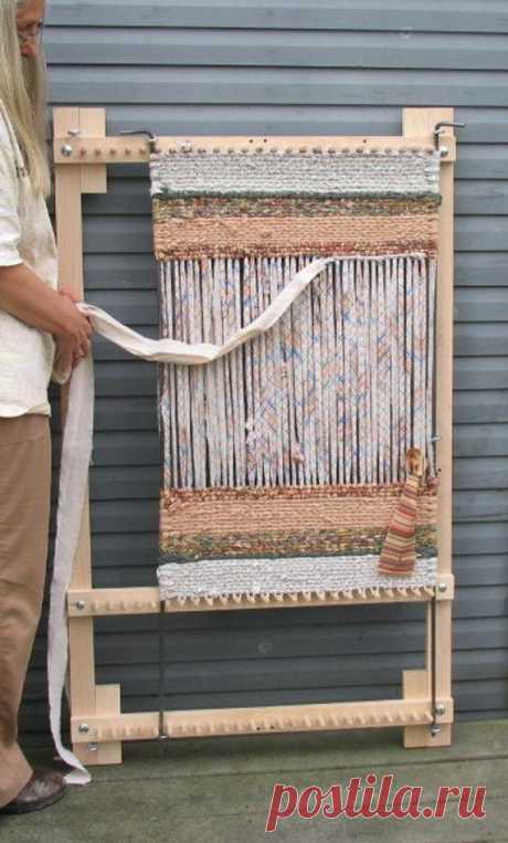 TELAR: telar ajustable de Twining para alfombras, alfombrillas o corredores de mesa en arce macizo, hecho a mano en Pensilvania POR favor permita 1 a 2 semanas para la construcción y envío de su telar.  HECHO POR ENCARGO  ~ ~ ¿Tiene un montón de material no utilizado?  Sábanas viejas, jeans, pantalones, cortinas... Usted puede convertir en nuevos artículos para su hogar o regalos para los demás! ~ ~  Esto LibbyLuLa looms