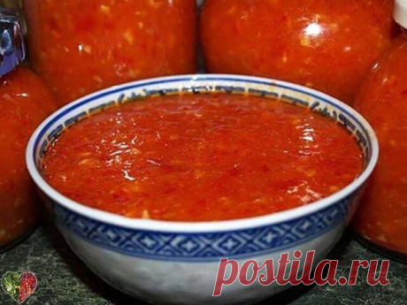 Я постоянно делаю. Очень вкусно. АДЖИКА "ЗАМАНИХА" - за уши не оттащишь 
 
"Заманиха" - так называется это блюдо неспроста: за уши не оттащишь, когда зимой попробуешь с отварной картошечкой! Начнешь таскать по ложечке, пока донышко банки не увидишь. ОООчень вкусно!!! 
 
Ингредиенты: 
3 кг красных помидор 
10-15 шт болгарского перца 
5-6шт горького перца 
10 гол чеснока (у меня были большие, я обошлась и 5 шт) 
1 ст. сахара 
1 ст. раст. масла 
2 ст.л соли 
 
Наливаем в посу...