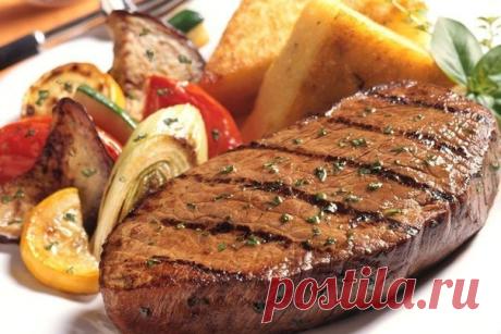 4 простых способа превратить жесткое мясо в мягкое и сочное 

Иногда мы сталкиваемся с тем, что купленное нами мясо слишком жилистое. После приготовления оно получается жестким и трудно жуется. Чтобы не расстраиваться из-за неудавшихся кулинарных шедевров, мы собрали для вас несколько простых способов превратить жесткое мясо в мягкое и сочное. 

Рецепт №1. Фруктовый 

Нарежьте на дольки один из фруктов на выбор: яблоко, ананас, манго или грушу. При готовке проложите мясо к...