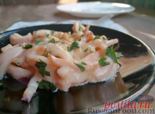 Рецепт: Кальмары со сметаной и зеленью на RussianFood.com
