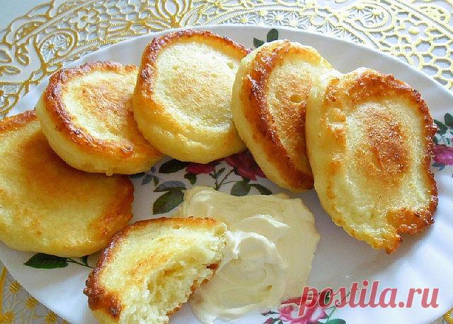 ОЛАДЬИ С ТВОРОГОМ ОТ МОЕЙ БАБУШКИ, ЛУЧШИЙ ЗАКТРАК! 

Хочу с вами поделиться классическим рецептом оладий с творогом от моей бабушки. Для меня в детстве это был лучший завтрак. Признаюсь, я и сейчас люблю иногда вспоминать детство и готовить их для себя. 
Описание приготовления: 

Этот простой рецепт оладий с творогом - один из моих любимцев. Такие оладьи получаются пышными и нежными. Кроме того, они держат форму и не разваливаются на сковороде в процессе жарки. Попробуйте,...