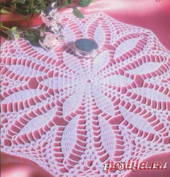 Вязаная салфетка «Танцующие лепестки»