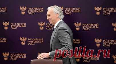 Дюков: можно надеяться, что наши юноши смогут участвовать в ЧЕ следующего сезона. Президент Российского футбольного союза (РФС) Александр Дюков допустил, что юношеская сборная России до 17 лет сможет принять участие в отборе чемпионата Европы в следующем сезоне. Читать далее