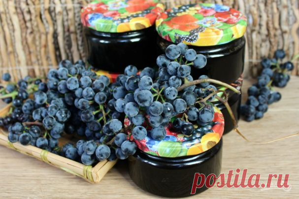 Густой джем из синего винограда Темные сорта винограда отличаются ярким вкусом и ароматом. Сок из них получается густой. Именно из такого сока приготовим виноградный джем. Такой джем хорошо хранится и подходит для многих десертов. Описание приготовления: Люблю этот рецепт, так как не нужно возится с ягодами...